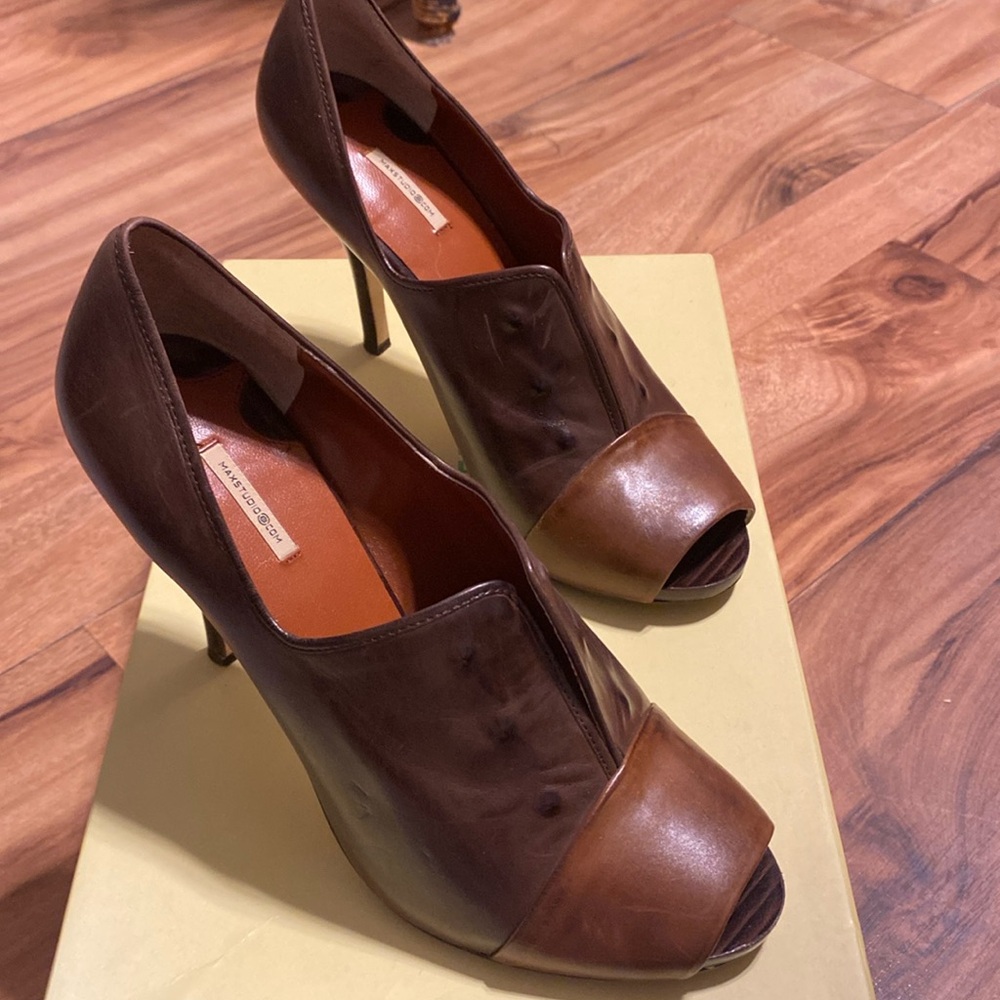 Max Studio Xplore dark brown sz7 open toe pump